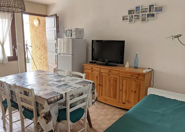 T2 Climatisee, 5 Pers, Proche Plage, Cour, Jardin, Barbecue, Parking, 2* Meubles Tourisme - Fr-1-797-57 *