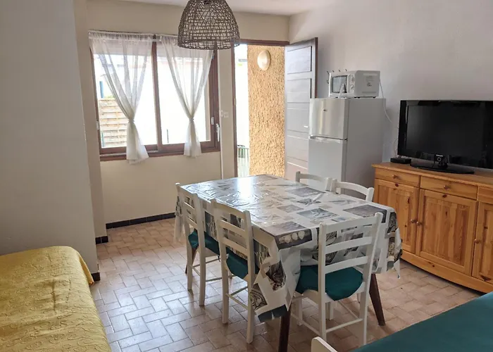 T2 Climatisee, 5 Pers, Proche Plage, Cour, Jardin, Barbecue, Parking, 2* Meubles Tourisme - Fr-1-797-57 Port-la-Nouvelle