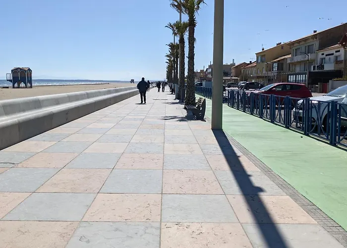T2 Climatisee, 5 Pers, Proche Plage, Cour, Jardin, Barbecue, Parking, 2* Meubles Tourisme - Fr-1-797-57 * Port-la-Nouvelle