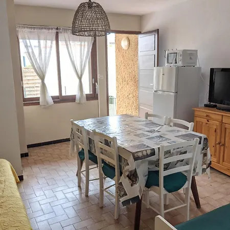 T2 Climatisée, 5 Pers, Proche Plage, Cour, Jardin, Barbecue, Parking, 2* Meublés Tourisme - Fr-1-797-57 Port-la-Nouvelle