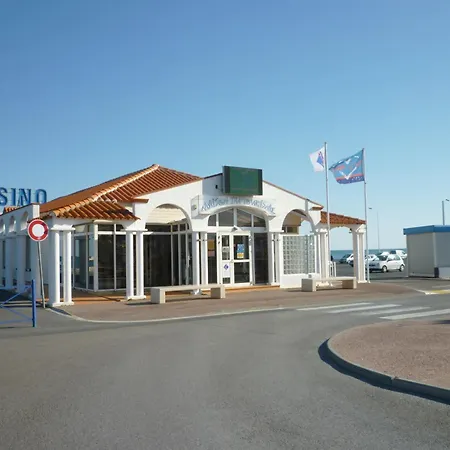 T2 Climatisee, 5 Pers, Proche Plage, Cour, Jardin, Barbecue, Parking, 2* Meubles Tourisme - Fr-1-797-57 Vila *