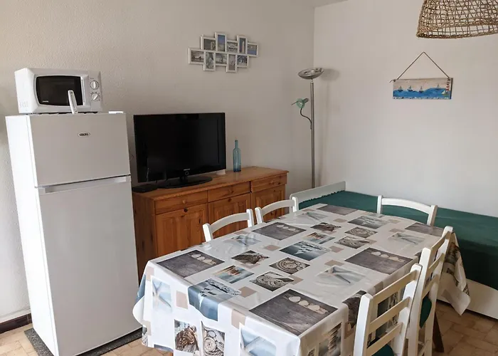 T2 Climatisee, 5 Pers, Proche Plage, Cour, Jardin, Barbecue, Parking, 2* Meubles Tourisme - Fr-1-797-57 * Port-la-Nouvelle