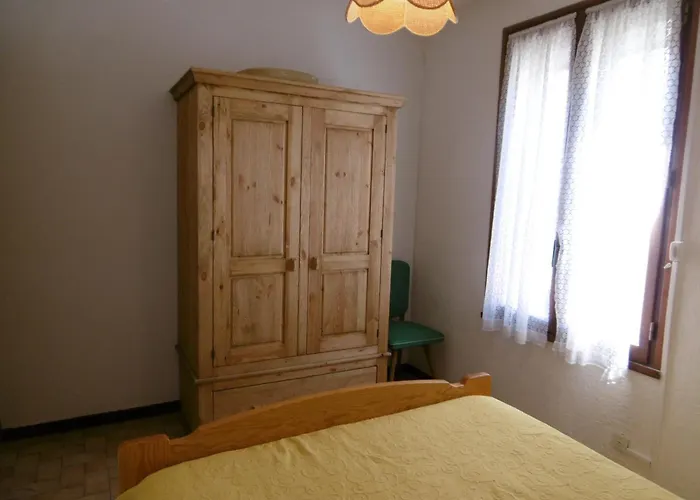 T2 Climatisee, 5 Pers, Proche Plage, Cour, Jardin, Barbecue, Parking, 2* Meubles Tourisme - Fr-1-797-57 Port-la-Nouvelle